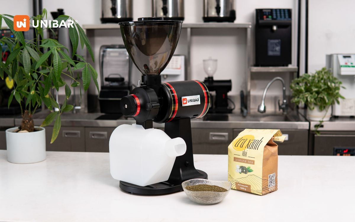 Đầu tư máy xay trà giúp bạn dễ dàng xay được trà có kích thước phù hợp, cho hương vị trà thơm ngon hơn mà không bị chát hay nhạt vị