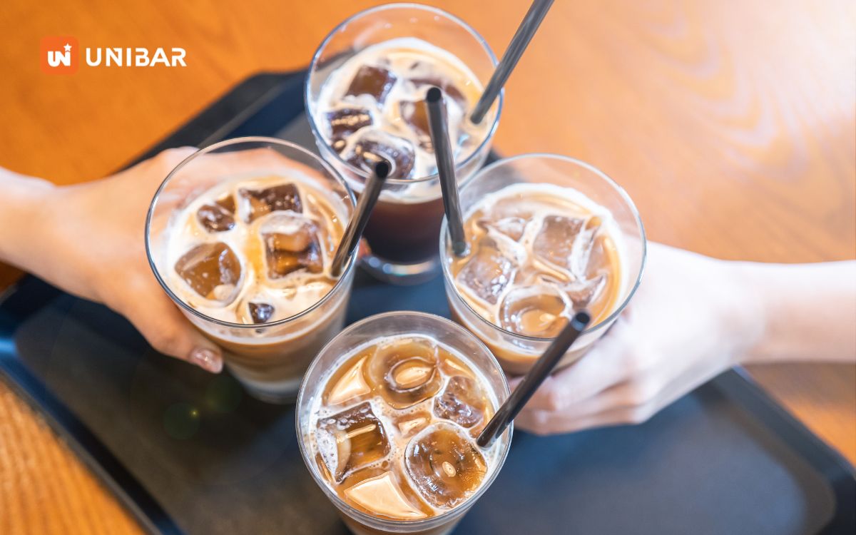 Đá từ máy làm đá có kích thước đồng đều hơn, trong hơn và tan lâu hơn