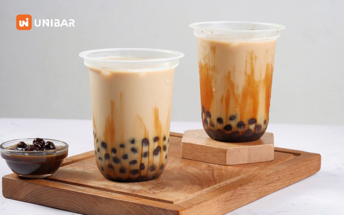 Các món trà sữa, trà trái cây với trà nền được ủ thủ công sẽ mang vị thanh, mùi thơm và chất riêng của quán