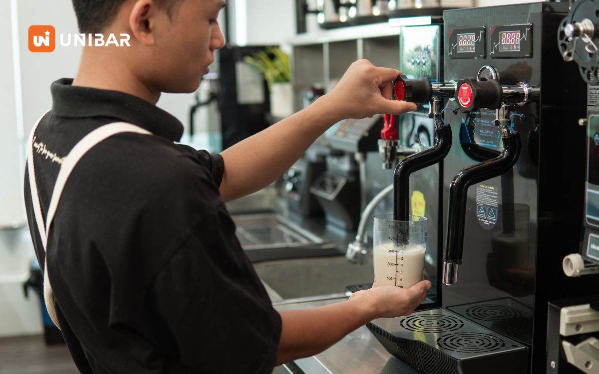 Máy sục sữa hai vòi sục sẽ phù hợp với những quán trà sữa và chuỗi đồ uống với lượng khách lớn