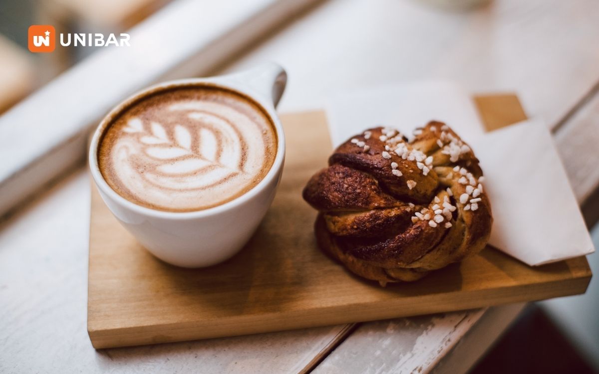 Các món cà phê nóng như cappuccino, latte,... là những món đồ uống được nhiều khách hàng yêu thích mỗi khi đông về