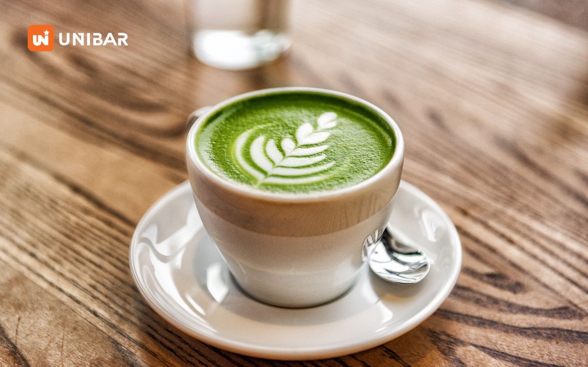 Không thể thiếu được matcha latte nóng - một trong số những loại đồ uống nóng dễ uống, phù hợp với nhiều lứa tuổi